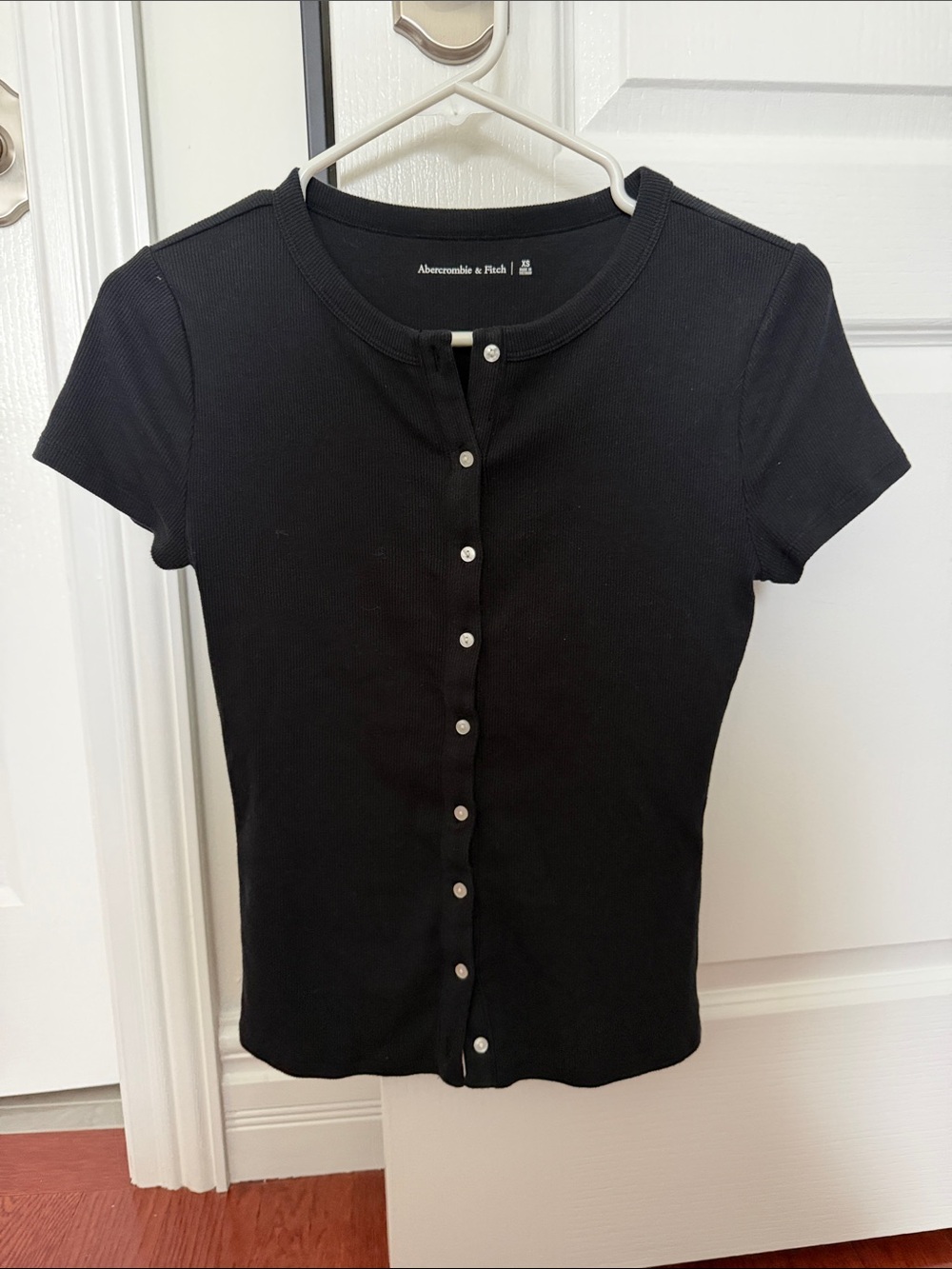 Abercrombie & Fitch Black Short-Sleeve Button-Front Ribbed Top